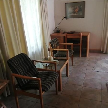 Hotel Pension Palmquell Klein Windhoek Экстерьер фото