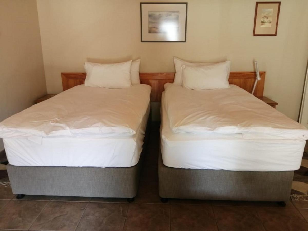 Hotel Pension Palmquell Klein Windhoek Экстерьер фото