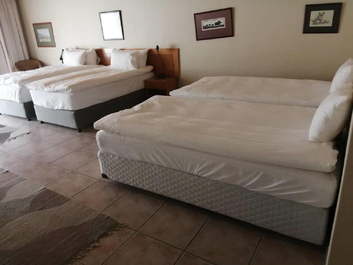 Hotel Pension Palmquell Klein Windhoek Экстерьер фото